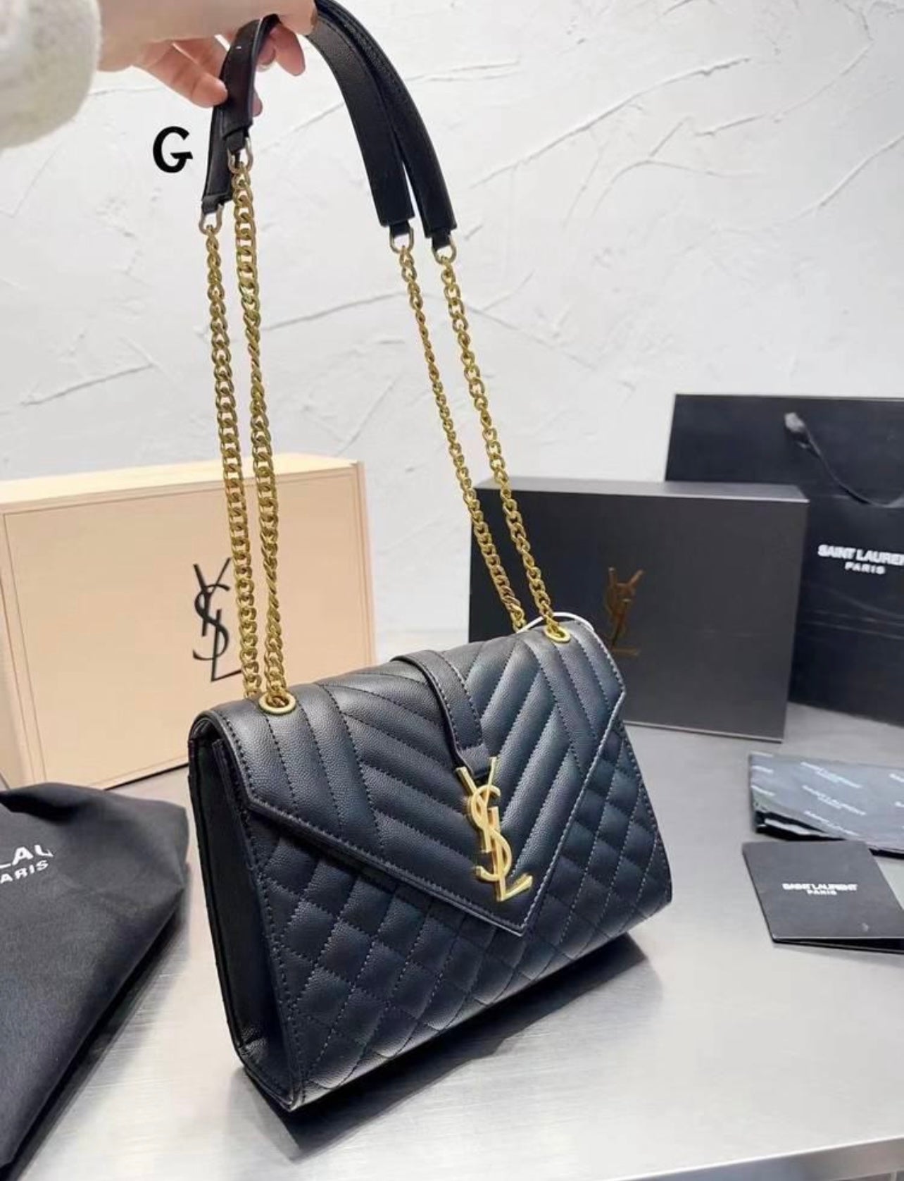 SAC YSL ENVELOPE MEDIUM EN D’AGNEAU MATELASSÉ
NOIR