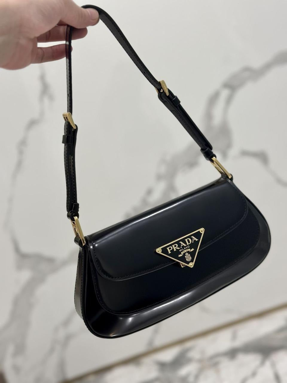 Sac porté épaule en vrai cuir verni Noir