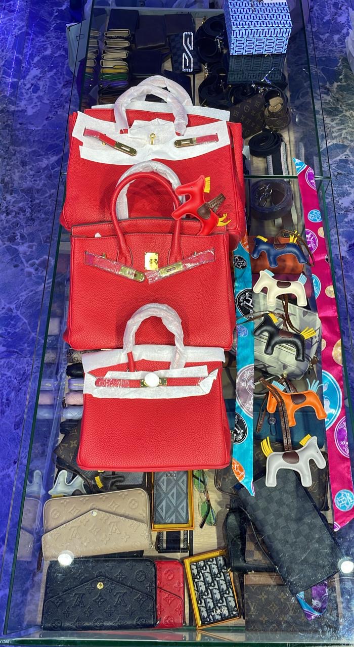 Hermès BIRKIN 35 LEATHER HANDBAG
