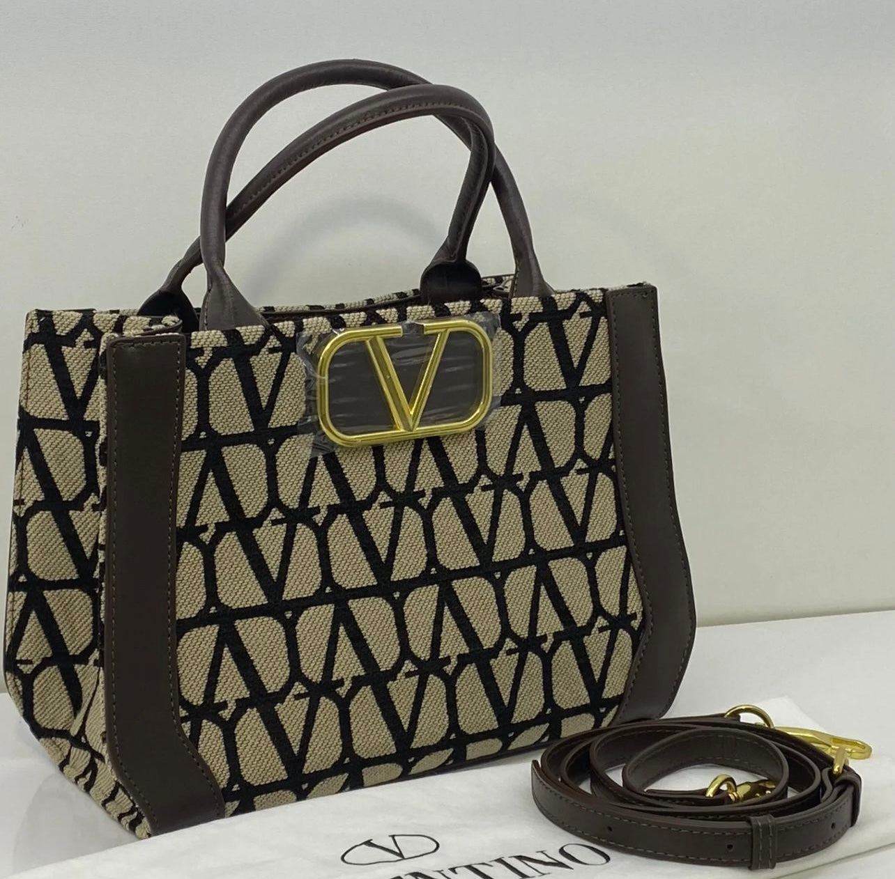 Sac à main moyen V Logo Signature Toile Iconograph