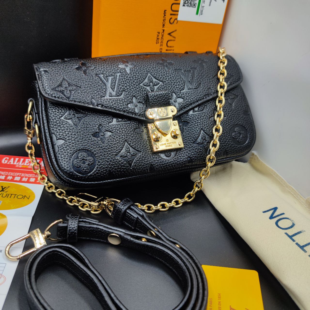 Pochette Métis East West Noir