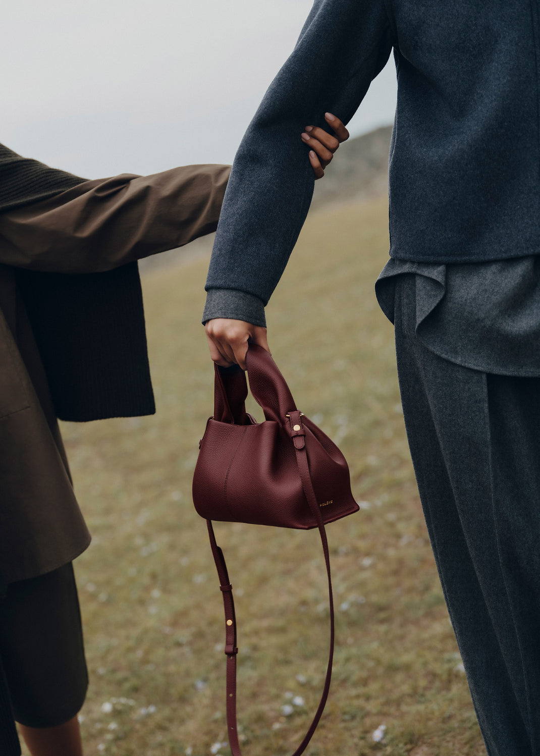 SAC POLÉNE EDITION CERISE NOIRE GRAINÉ