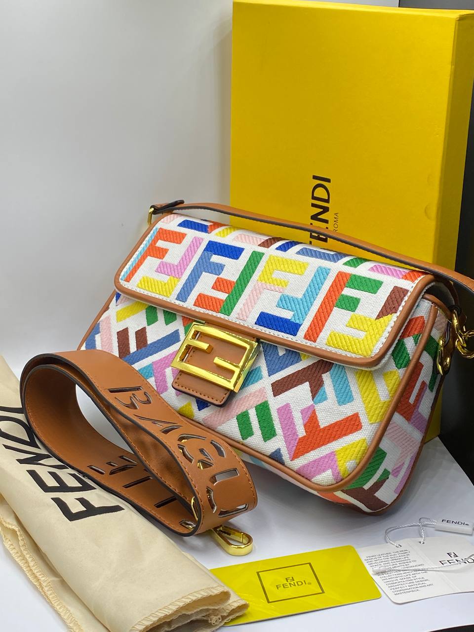 Sac Baguette moyen Fendi en toile à motif FF multicolore