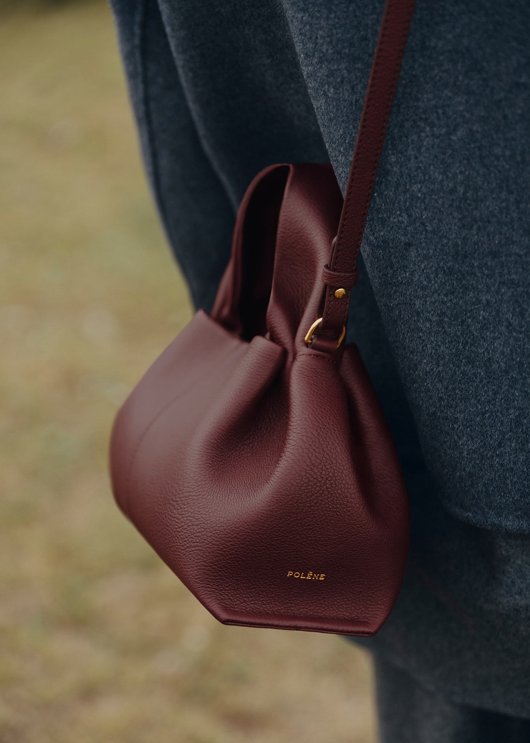 SAC POLÉNE EDITION CERISE NOIRE GRAINÉ