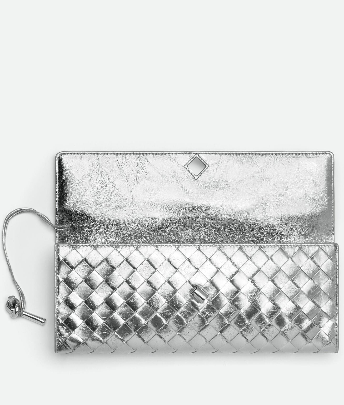 Pochette Intrecciato effet miroir avec fermeture knot signature.