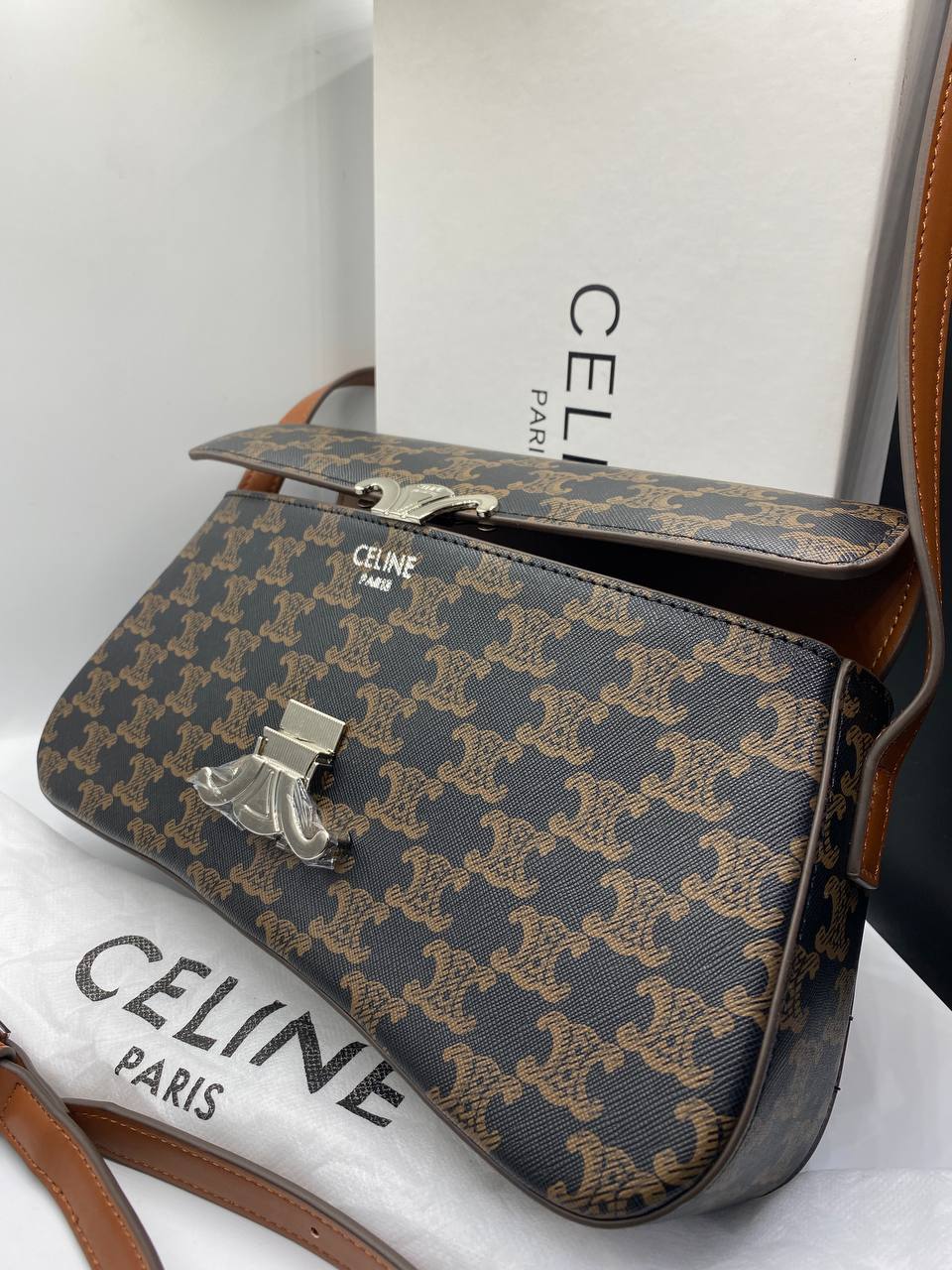 SAC CELINE LOLA MOYEN MODELE TOILE TRIOMPHE ET VEAU
