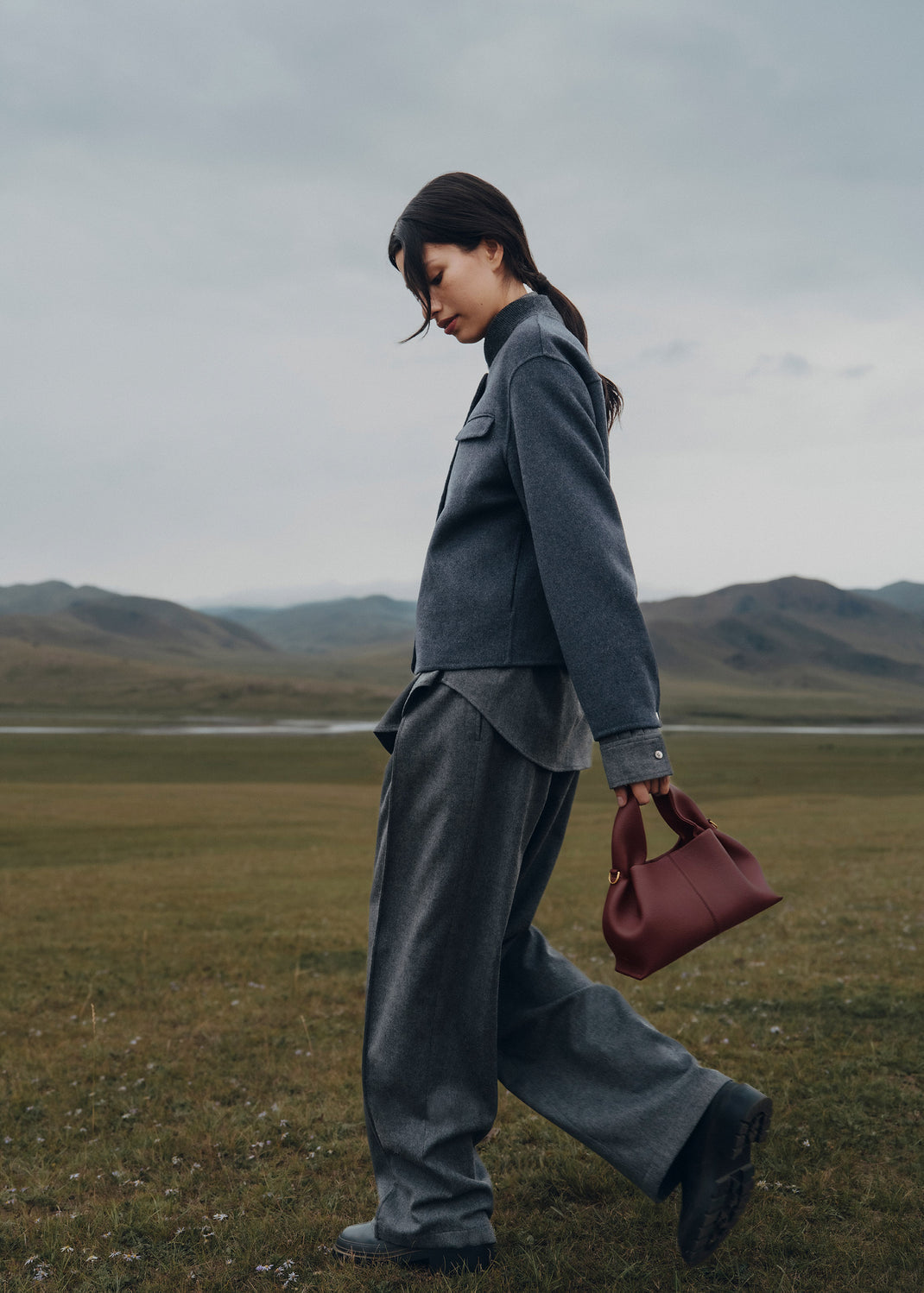 SAC POLÉNE EDITION CERISE NOIRE GRAINÉ