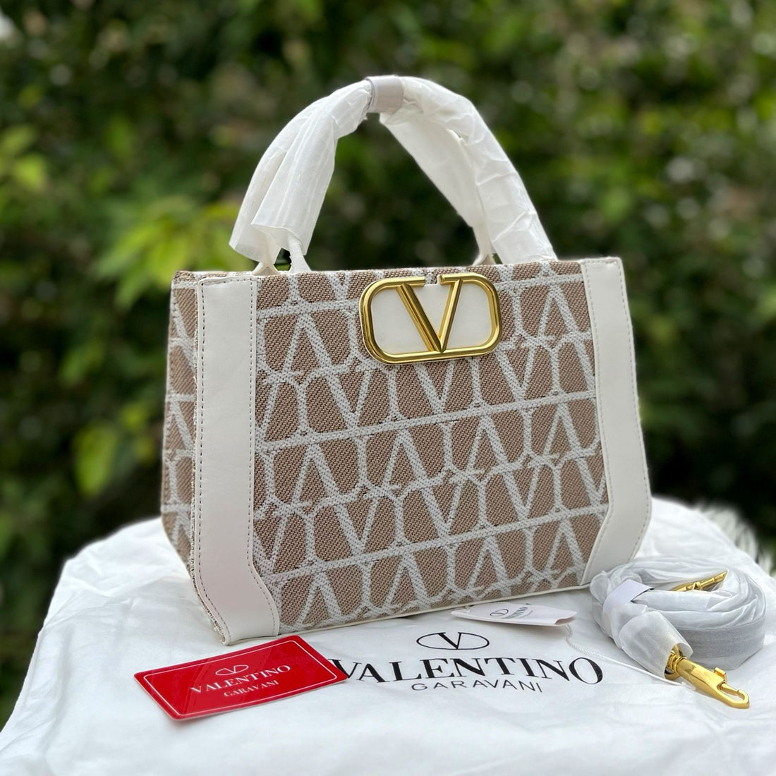 Sac à main moyen V Logo Signature Toile Iconograph