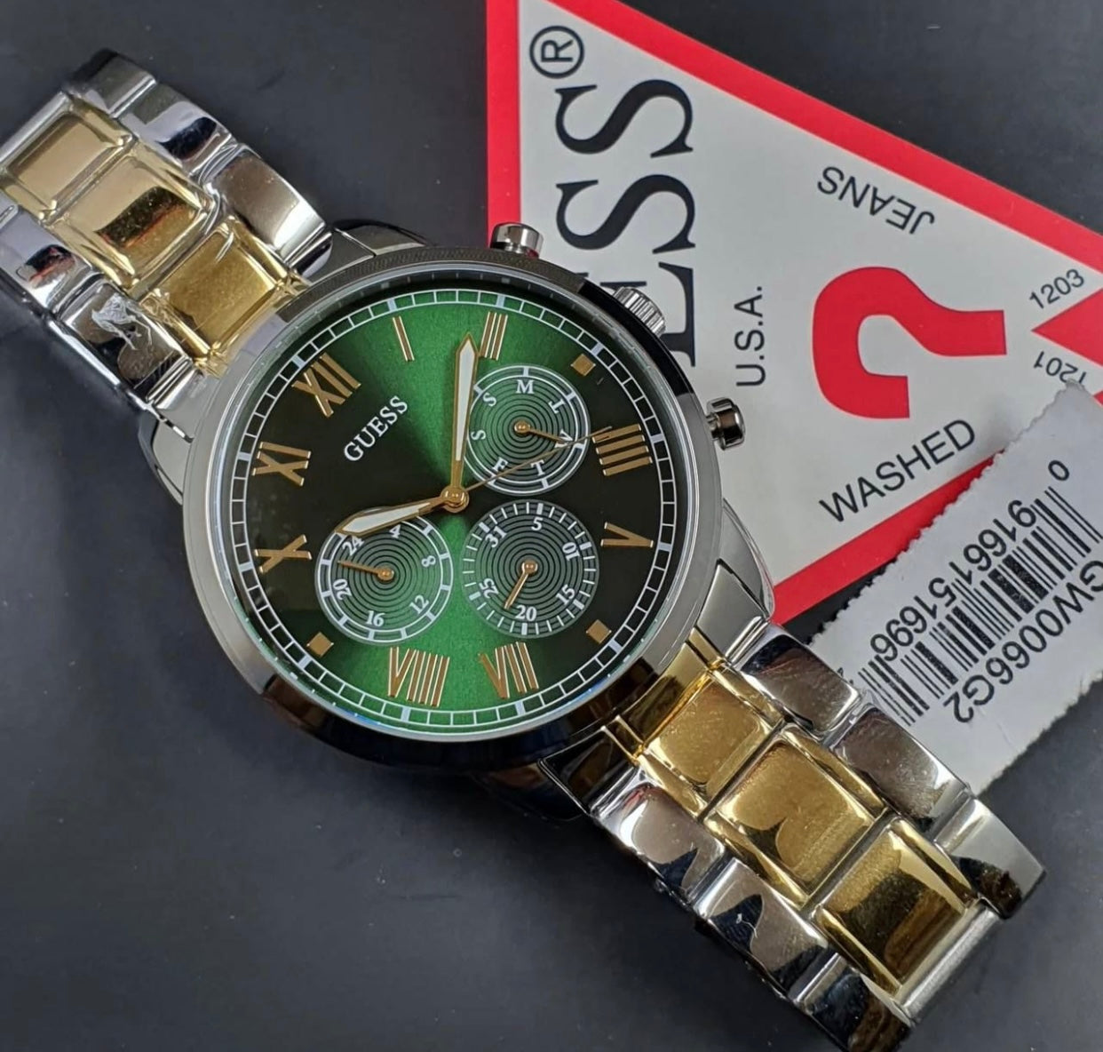 Montre Guess multifonction verte à deux tons