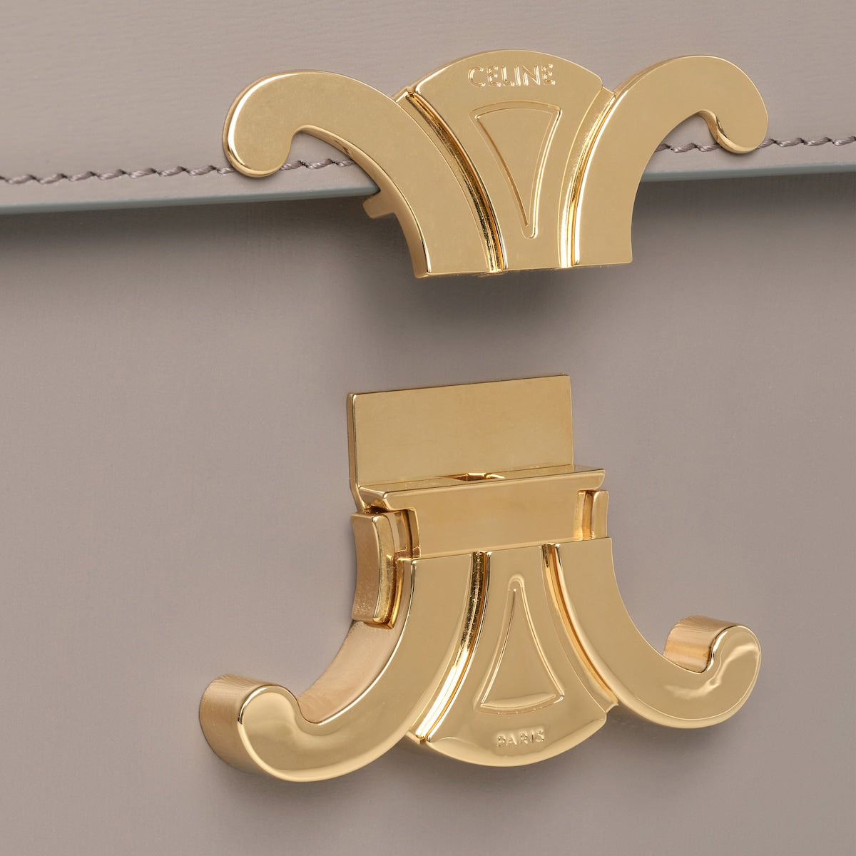 SAC TRIOMPHE TEEN VEAU BRILLANT EN GRIS CAILLOU