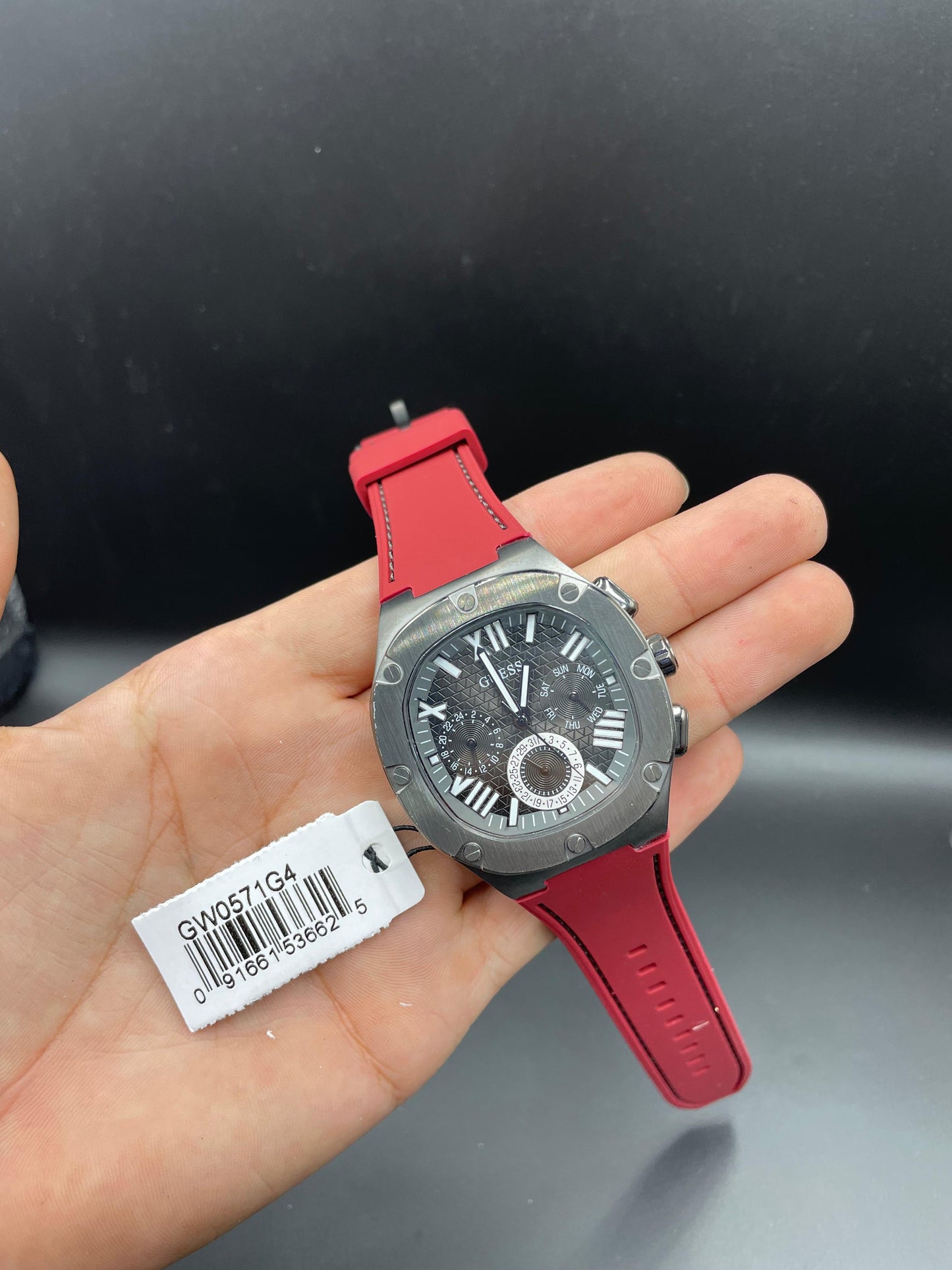 MONTRE GUESS POUR HOMME AVEC BOÎTIER EN BRONZE À QUARTZ