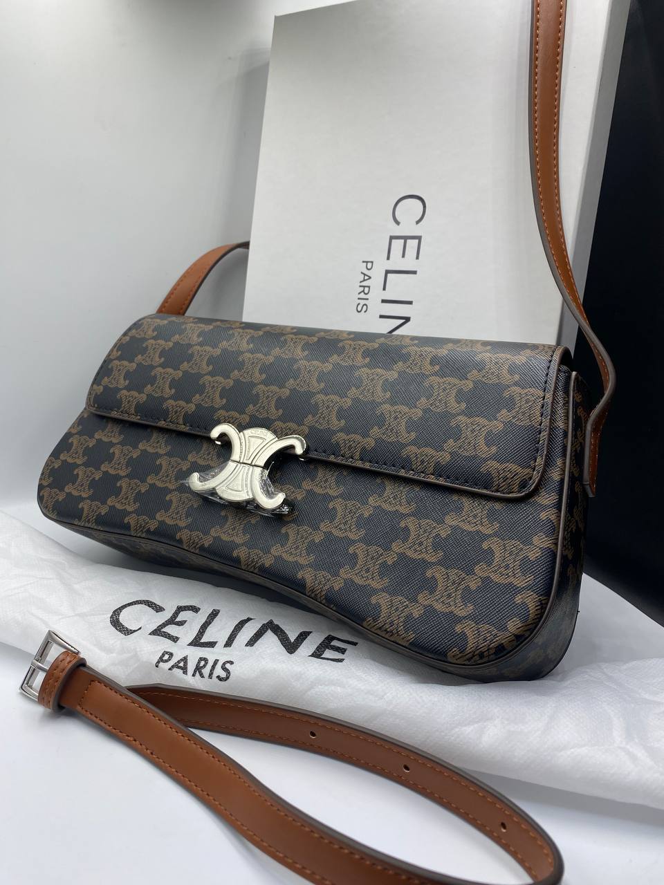 SAC CELINE LOLA MOYEN MODELE TOILE TRIOMPHE ET VEAU