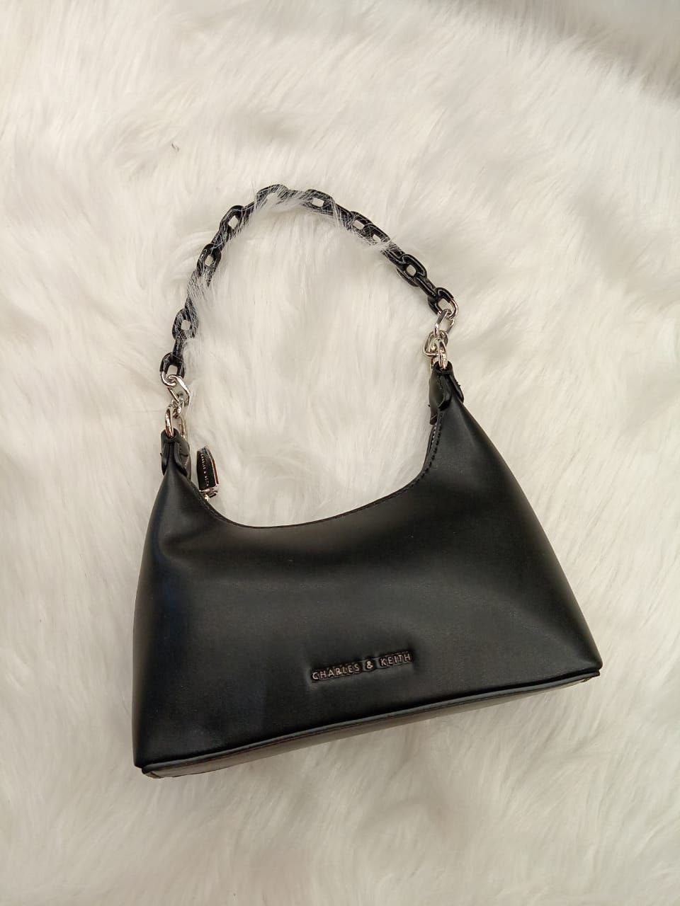 Sac à bandoulière avec poignée en chaîne Koi - Noir