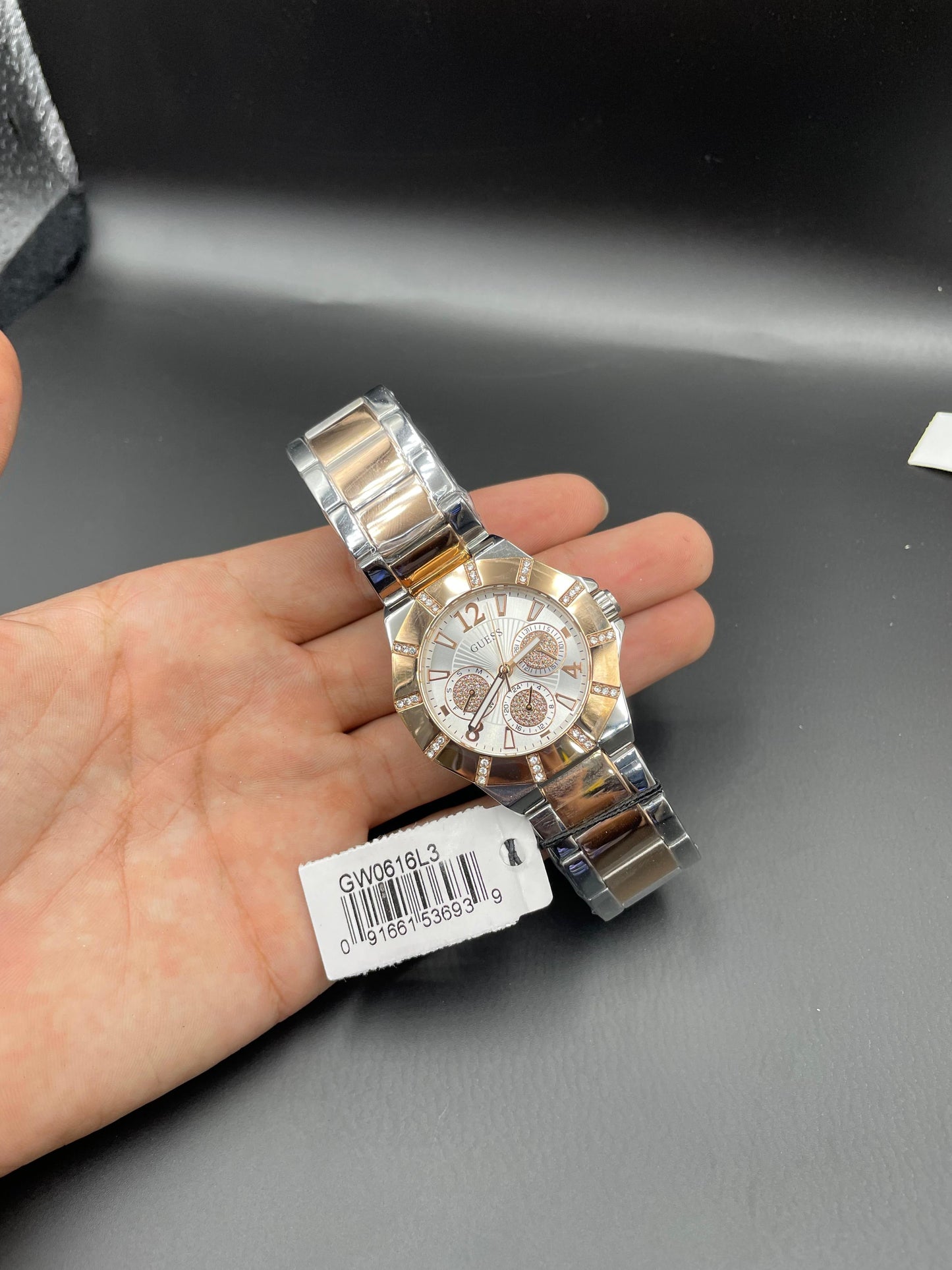 Montre Femme Guess GW0616L3 bracelet or rose et argent en acier