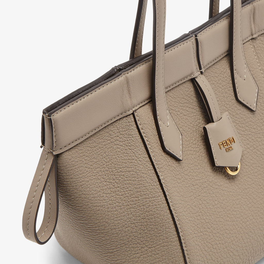 Sac Fendi Origami sac transformable en couleur taupe