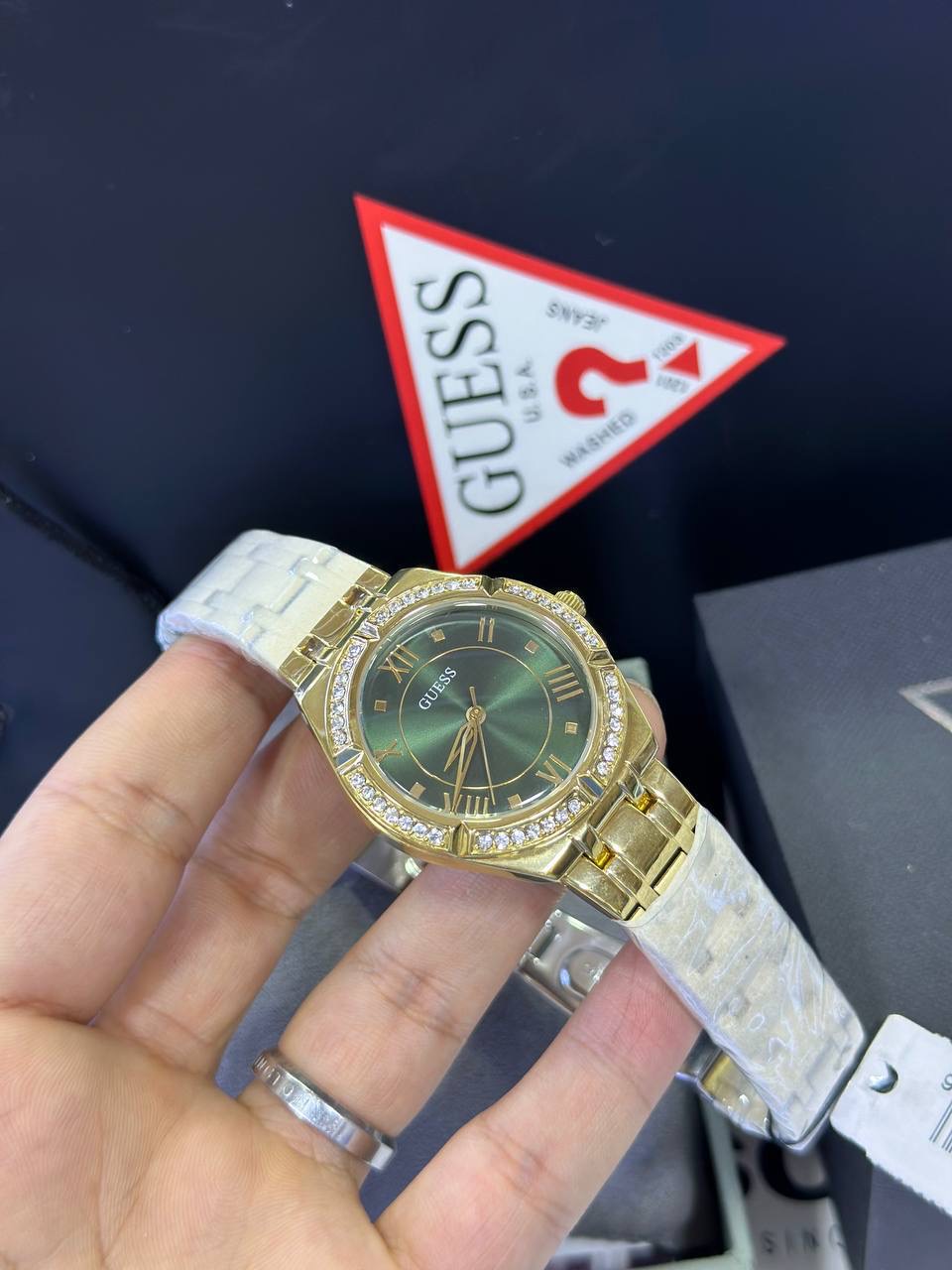 Montre-Bracelet En Acier Inoxydable Doré Glitz Pour Femme Guess 36 Mm - Or