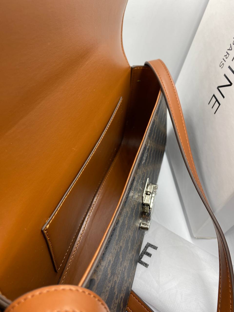 SAC CELINE LOLA MOYEN MODELE TOILE TRIOMPHE ET VEAU